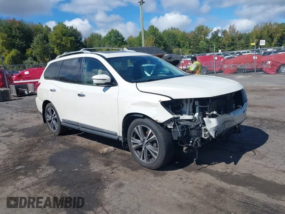 ✅ 2017 Nissan Pathfinder SV • VIN: 5N1DR2MN7HC697889 • Lot: 43300284. Wystawiony na IAAI z przebiegiem 130 219 mil. Bezpłatny archiwum sprzedaży aukcyjnych z USA i szczegółowy raport historii pojazdu na DreamBid. Zdjęcie 1.