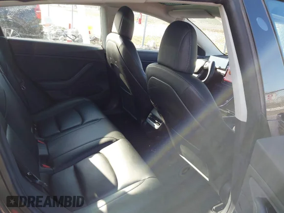 ✅ 2019 Tesla Model 3 Long Range • VIN: 5YJ3E1EB2KF520722 • Lot: 44201912. Wystawiony na IAAI z przebiegiem 127 381 mil. Bezpłatny archiwum sprzedaży aukcyjnych z USA i szczegółowy raport historii pojazdu na DreamBid. Zdjęcie 8.