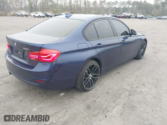 ✅ 2016 BMW 3 Series 328i • VIN: WBA8E9G59GNT86549 • Lot: 44506182. Wystawiony na IAAI z przebiegiem 279 144 mil. Bezpłatny archiwum sprzedaży aukcyjnych z USA i szczegółowy raport historii pojazdu na DreamBid. Zdjęcie 4.