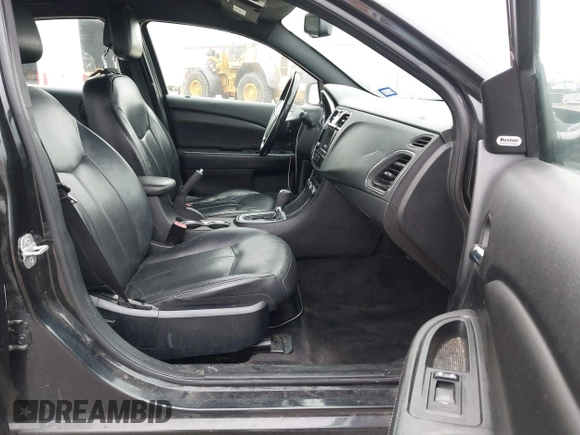 ✅ 2011 Chrysler 200 Limited • VIN: 1C3BC2FG9BN517551 • Lot: 45292489. Wystawiony na IAAI z przebiegiem 177 790 mil. Bezpłatny archiwum sprzedaży aukcyjnych z USA i szczegółowy raport historii pojazdu na DreamBid. Zdjęcie 5.