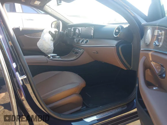 ✅ 2018 Mercedes-Benz E 400 • VIN: WDDZF6GB0JA417491 • Lot: 42444517. Wystawiony na IAAI z przebiegiem 53 024 mil. Bezpłatny archiwum sprzedaży aukcyjnych z USA i szczegółowy raport historii pojazdu na DreamBid. Zdjęcie 5.