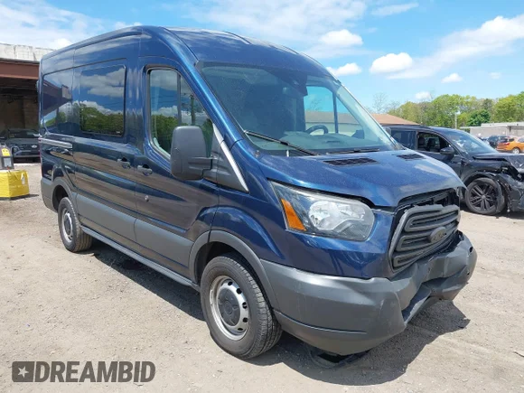 ✅ 2017 Ford Transit • VIN: 1FTYR1CM2HKB03160 • Lot: 45118380. Wystawiony na IAAI z przebiegiem 197 051 mil. Bezpłatny archiwum sprzedaży aukcyjnych z USA i szczegółowy raport historii pojazdu na DreamBid. Zdjęcie 1.