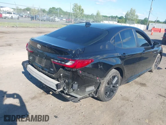 ✅ 2025 Toyota Camry SE • VIN: 4T1DBADK1SU023887 • Lot: 45122684. Wystawiony na IAAI z przebiegiem 18 647 mil. Bezpłatny archiwum sprzedaży aukcyjnych z USA i szczegółowy raport historii pojazdu na DreamBid. Zdjęcie 4.
