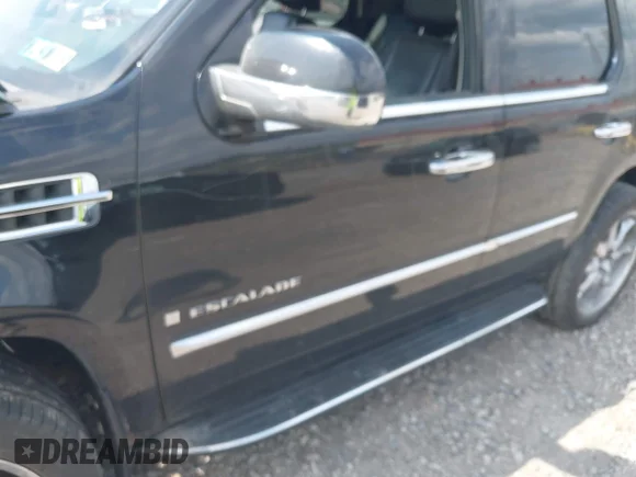 ✅ 2008 Cadillac Escalade • VIN: 1GYFK63838R190760 • Лот: 42108824. Опубликован ранее на IAAI с пробегом 140 401 миль. Бесплатный доступ к архиву аукционных продаж из США и подробный отчёт об истории автомобиля на DreamBid. Изображение 6.