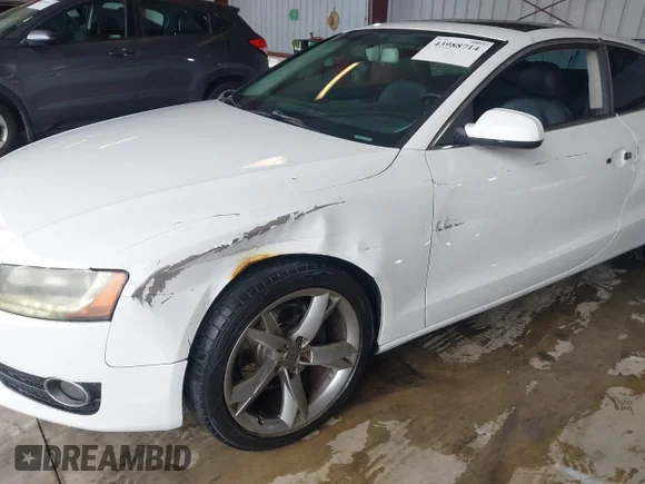 ✅ 2010 Audi A5 Premium Plus • VIN: WAULFAFR4AA001152 • Lot: 43988714. Wystawiony na IAAI z przebiegiem 174 566 mil. Bezpłatny archiwum sprzedaży aukcyjnych z USA i szczegółowy raport historii pojazdu na DreamBid. Zdjęcie 6.