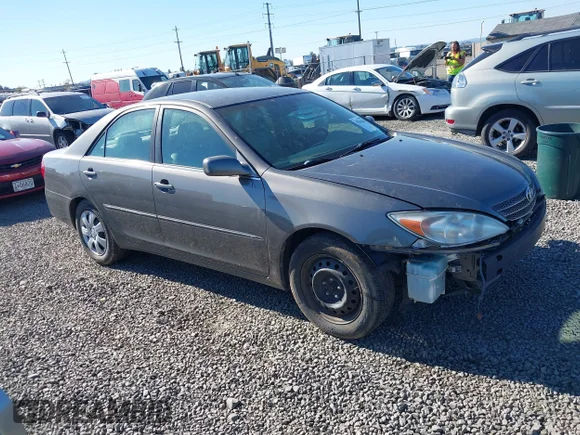 ✅ 2004 Toyota Camry LE • VIN: 4T1BE30K84U795211 • Лот: 43341888. Опубликован ранее на IAAI с пробегом 241 915 миль. Бесплатный доступ к архиву аукционных продаж из США и подробный отчёт об истории автомобиля на DreamBid. Изображение 1.