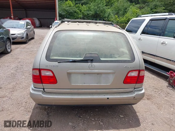 ✅ 1998 Mercedes-Benz E 320 • VIN: WDBJH82F8WX011579 • Лот: 42653094. Опубликован ранее на IAAI с пробегом 124 416 миль. Бесплатный доступ к архиву аукционных продаж из США и подробный отчёт об истории автомобиля на DreamBid. Изображение 6.