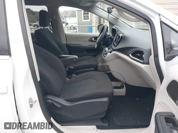 ✅ 2021 Chrysler Voyager LX • VIN: 2C4RC1CG4MR555333 • Lot: 41620193. Wystawiony na IAAI z przebiegiem 97 934 mil. Bezpłatny archiwum sprzedaży aukcyjnych z USA i szczegółowy raport historii pojazdu na DreamBid. Zdjęcie 5.