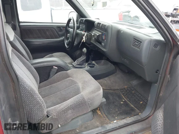 ✅ 1997 GMC Sonoma • VIN: 1GTCT19W9V8510454 • Lot: 41604622. Wystawiony na IAAI z przebiegiem 204 855 mil. Bezpłatny archiwum sprzedaży aukcyjnych z USA i szczegółowy raport historii pojazdu na DreamBid. Zdjęcie 5.