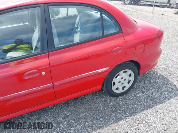 ✅ 2002 Kia Rio • VIN: KNADC123326167620 • Lot: 42748345. Wystawiony na IAAI z przebiegiem 83 350 mil. Bezpłatny archiwum sprzedaży aukcyjnych z USA i szczegółowy raport historii pojazdu na DreamBid. Zdjęcie 6.