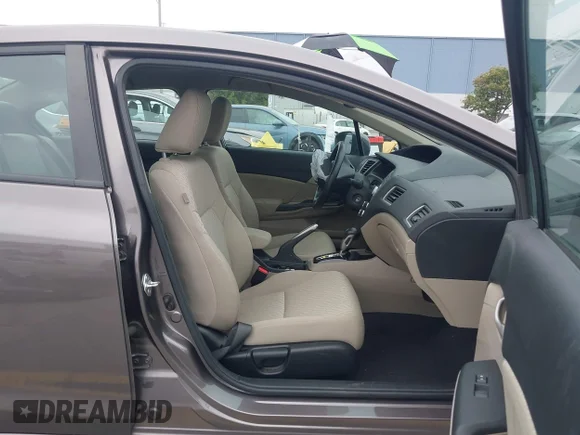 ✅ 2015 Honda Civic LX • VIN: 19XFB2F50FE267321 • Lot: 45402820. Wystawiony na IAAI z przebiegiem 76 259 mil. Bezpłatny archiwum sprzedaży aukcyjnych z USA i szczegółowy raport historii pojazdu na DreamBid. Zdjęcie 5.