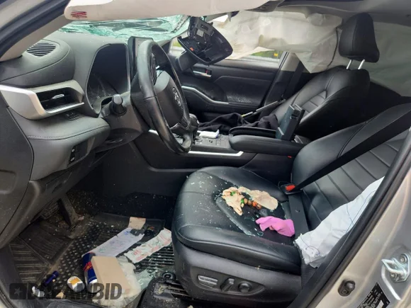 ✅ 2021 Toyota Highlander XLE • VIN: 5TDGZRBH4MS546931 • Лот: 55362586. Опубліковано раніше на Copart з пробігом 95 500 миль. Безкоштовний доступ до архіву аукціонних продажів зі США та докладний звіт про історію автомобіля на DreamBid. Зображення 7.