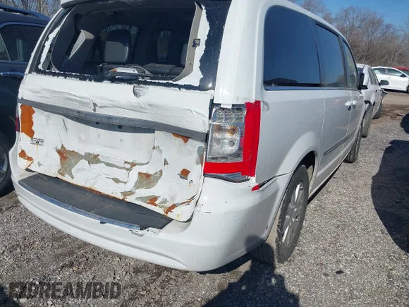 ✅ 2014 Chrysler Town & Country Touring • VIN: 2C4RC1BG0ER332967 • Lot: 44333381. Wystawiony na IAAI z przebiegiem 192 264 mil. Bezpłatny archiwum sprzedaży aukcyjnych z USA i szczegółowy raport historii pojazdu na DreamBid. Zdjęcie 6.