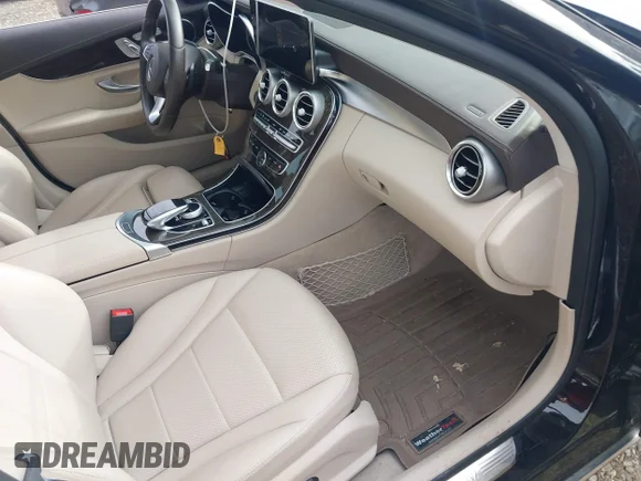 ✅ 2016 Mercedes-Benz C 300 • VIN: 55SWF4KB6GU147156 • Лот: 45329572. Опубліковано раніше на IAAI з пробігом 51 305 миль. Безкоштовний доступ до архіву аукціонних продажів зі США та докладний звіт про історію автомобіля на DreamBid. Зображення 5.