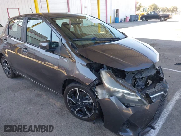 ✅ 2015 Toyota Yaris L • VIN: VNKKTUD38FA018171 • Lot: 42687512. Wystawiony na IAAI z przebiegiem 52 584 mil. Bezpłatny archiwum sprzedaży aukcyjnych z USA i szczegółowy raport historii pojazdu na DreamBid. Zdjęcie 1.