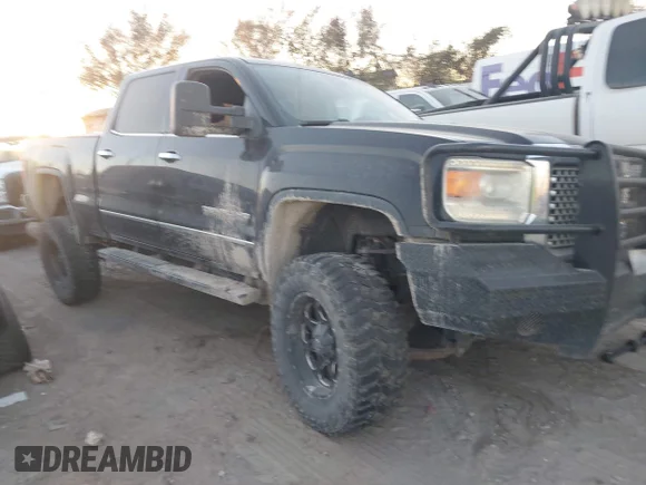 ✅ 2015 GMC Sierra 2500HD Denali • VIN: 1GT120E88FF163014 • Лот: 43978578. Опубликован ранее на IAAI с пробегом 180 152 миль. Бесплатный доступ к архиву аукционных продаж из США и подробный отчёт об истории автомобиля на DreamBid. Изображение 1.
