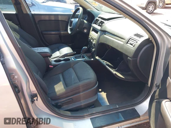 ✅ 2010 Ford Fusion SE • VIN: 3FAHP0HA7AR235675 • Lot: 45344300. Wystawiony na IAAI z przebiegiem 194 079 mil. Bezpłatny archiwum sprzedaży aukcyjnych z USA i szczegółowy raport historii pojazdu na DreamBid. Zdjęcie 5.