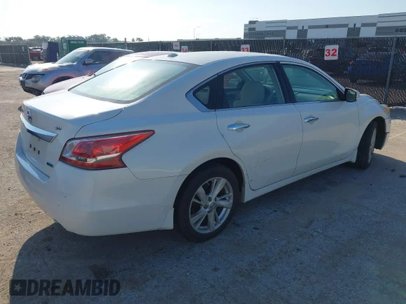 ✅ 2013 Nissan Altima 2.5 • VIN: 1N4AL3AP1DN484090 • Лот: 43317700. Опубліковано раніше на IAAI з пробігом 342 877 миль. Безкоштовний доступ до архіву аукціонних продажів зі США та докладний звіт про історію автомобіля на DreamBid. Зображення 4.