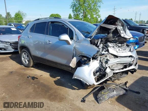 ✅ 2020 Chevrolet Trax LT • VIN: KL7CJLSB7LB332176 • Лот: 45211098. Опубліковано раніше на IAAI з пробігом 24 693 миль. Безкоштовний доступ до архіву аукціонних продажів зі США та докладний звіт про історію автомобіля на DreamBid. Зображення 1.
