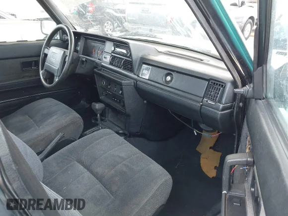 ✅ 1991 Volvo 240 • VIN: YV1AA8844M1448307 • Lot: 42550851. Wystawiony na IAAI z przebiegiem 206 910 mil. Bezpłatny archiwum sprzedaży aukcyjnych z USA i szczegółowy raport historii pojazdu na DreamBid. Zdjęcie 5.