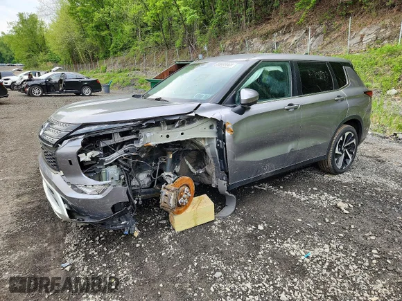 ✅ 2022 Mitsubishi Outlander SE • VIN: JA4J4UA81NZ043523 • Lot: 53733026. Wystawiony na Copart z przebiegiem 98 104 mil. Bezpłatny archiwum sprzedaży aukcyjnych z USA i szczegółowy raport historii pojazdu na DreamBid. Zdjęcie 1.