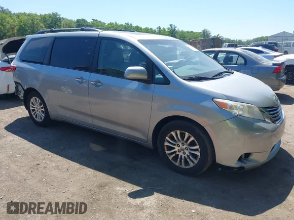 ✅ 2015 Toyota Sienna XLE Premium • VIN: 5TDYK3DC0FS611865 • Lot: 45291271. Wystawiony na IAAI z przebiegiem 131 395 mil. Bezpłatny archiwum sprzedaży aukcyjnych z USA i szczegółowy raport historii pojazdu na DreamBid. Zdjęcie 1.