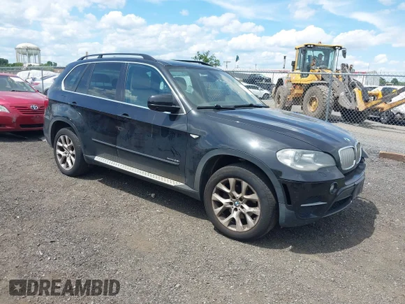 ✅ 2013 BMW X5 xDrive35i • VIN: 5UXZV4C50D0G56374 • Lot: 45420573. Wystawiony na IAAI z przebiegiem 135 635 mil. Bezpłatny archiwum sprzedaży aukcyjnych z USA i szczegółowy raport historii pojazdu na DreamBid. Zdjęcie 1.