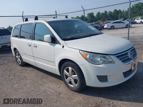 ✅ 2010 Volkswagen Routan SE • VIN: 2V4RW3D19AR348273 • Lot: 42376579. Wystawiony na IAAI z przebiegiem 183 951 mil. Bezpłatny archiwum sprzedaży aukcyjnych z USA i szczegółowy raport historii pojazdu na DreamBid. Zdjęcie 1.
