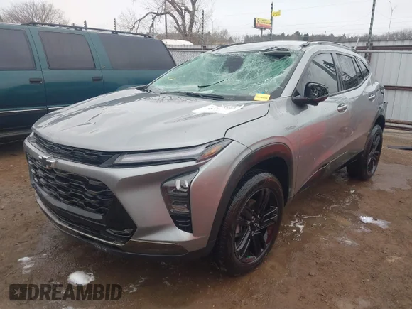 ✅ 2026 Chevrolet Trax ACTIV • VIN: KL77LKEP9TC010470 • Lot: 44530592. Wystawiony na IAAI z przebiegiem 2 930 mil. Bezpłatny archiwum sprzedaży aukcyjnych z USA i szczegółowy raport historii pojazdu na DreamBid. Zdjęcie 2.