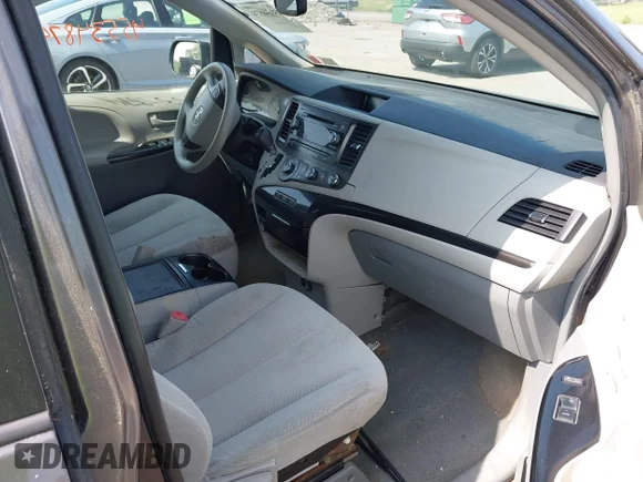 ✅ 2012 Toyota Sienna LE • VIN: 5TDKK3DC0CS183782 • Лот: 45534874. Опубликован ранее на IAAI с пробегом 275 430 миль. Бесплатный доступ к архиву аукционных продаж из США и подробный отчёт об истории автомобиля на DreamBid. Изображение 5.
