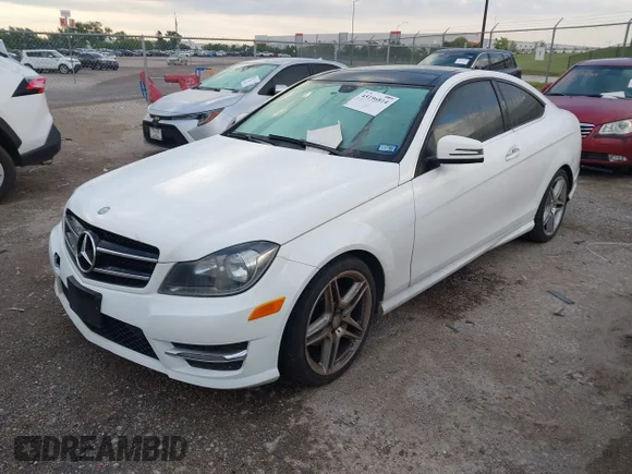 ✅ 2014 Mercedes-Benz C 250 • VIN: WDDGJ4HB3EG220777 • Lot: 45196814. Wystawiony na IAAI z przebiegiem 177 112 mil. Bezpłatny archiwum sprzedaży aukcyjnych z USA i szczegółowy raport historii pojazdu na DreamBid. Zdjęcie 2.