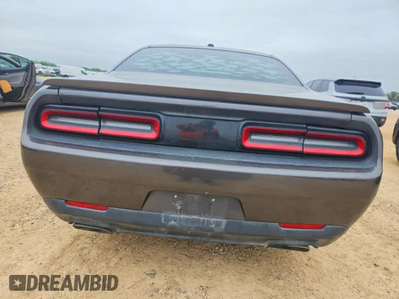 ✅ 2015 Dodge Challenger R/T Shaker • VIN: 2C3CDZAT5FH855929 • Lot: 52988136. Wystawiony na Copart z przebiegiem Nie podano. Bezpłatny archiwum sprzedaży aukcyjnych z USA i szczegółowy raport historii pojazdu na DreamBid. Zdjęcie 6.