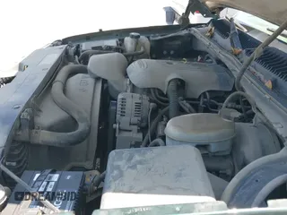 2004 Chevrolet Silverado 1500 z VIN 1GCEC14T34Z152427, wystawiony jako IAAI lot #42623777 z przebiegiem 109 982 mil mil oraz . Historia ofert i sprzedaży dostępna na DreamBid. Obrazek 13.