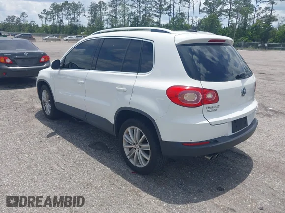 ✅ 2011 Volkswagen Tiguan S • VIN: WVGAV7AX6BW547313 • Lot: 45282208. Wystawiony na IAAI z przebiegiem 111 119 mil. Bezpłatny archiwum sprzedaży aukcyjnych z USA i szczegółowy raport historii pojazdu na DreamBid. Zdjęcie 3.