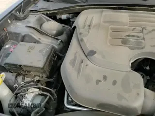 ✅ 2019 Chrysler 300 S • VIN: 2C3CCABG5KH708199 • Лот: 93638805. Опубликован ранее на Copart с пробегом 84 527 миль. Бесплатный доступ к архиву аукционных продаж из США и подробный отчёт об истории автомобиля на DreamBid. Изображение 13.