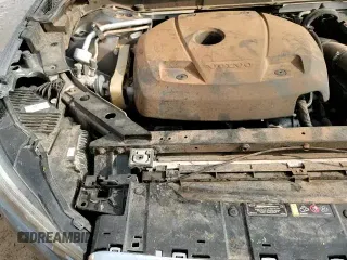 ✅ 2021 Volvo XC60 Momentum • VIN: YV4102RK1M1822775 • Lot: 70161005. Wystawiony na Copart z przebiegiem 40 855 mil. Bezpłatny archiwum sprzedaży aukcyjnych z USA i szczegółowy raport historii pojazdu na DreamBid. Zdjęcie 14.