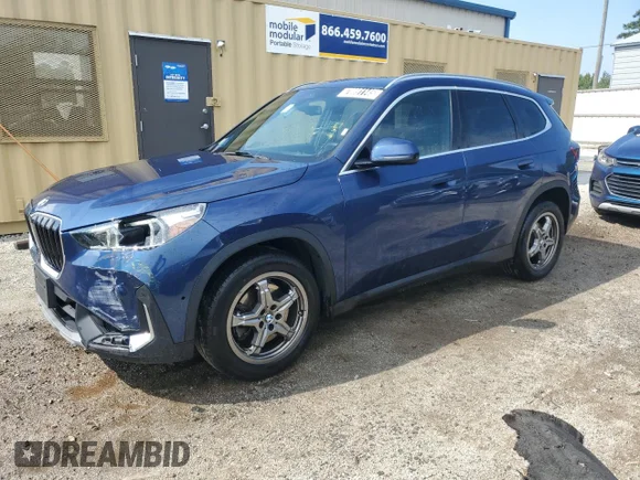 ✅ 2023 BMW X1 xDrive28i • VIN: WBX73EF08P5W46817 • Lot: 70091145. Wystawiony na Copart z przebiegiem 48 650 mil. Bezpłatny archiwum sprzedaży aukcyjnych z USA i szczegółowy raport historii pojazdu na DreamBid. Zdjęcie 1.