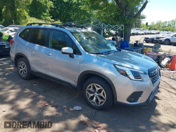 ✅ 2022 Subaru Forester Premium • VIN: JF2SKAEC4NH458825 • Lot: 45268184. Listed on IAAI with 22,073 mi. Free auction sales archive from the USA and detailed vehicle history report at DreamBid. Image 1.
