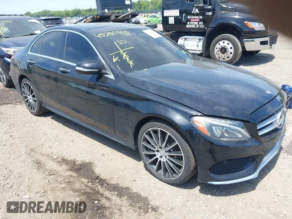 ✅ 2015 Mercedes-Benz C 300 Sport • VIN: 55SWF4KBXFU024250 • Лот: 45250958. Опубліковано раніше на IAAI з пробігом 98 945 миль. Безкоштовний доступ до архіву аукціонних продажів зі США та докладний звіт про історію автомобіля на DreamBid. Зображення 1.