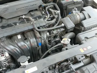 ✅ 2024 Hyundai Elantra SEL • VIN: KMHLS4DG5RU759945 • Lot: 43138961. Listed on IAAI with 39,139 mi. Free auction sales archive from the USA and detailed vehicle history report at DreamBid. Image 18.