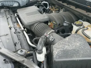 ✅ 2022 Chevrolet Suburban Premier • VIN: 1GNSKFKD4NR340736 • Lot: 40483126. Wystawiony na IAAI z przebiegiem 29 240 mil. Bezpłatny archiwum sprzedaży aukcyjnych z USA i szczegółowy raport historii pojazdu na DreamBid. Zdjęcie 24.