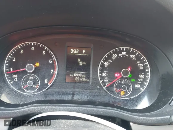 ✅ 2013 Volkswagen Passat S • VIN: 1VWAH7A35DC147284 • Lot: 43287077. Wystawiony na IAAI z przebiegiem 169 128 mil. Bezpłatny archiwum sprzedaży aukcyjnych z USA i szczegółowy raport historii pojazdu na DreamBid. Zdjęcie 7.