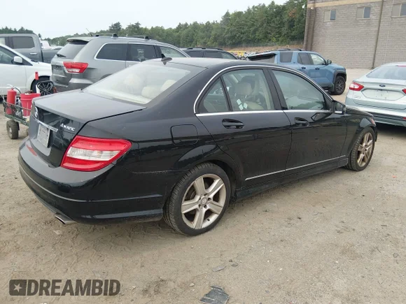 ✅ 2011 Mercedes-Benz C 300 Sport • VIN: WDDGF8BB3BR169380 • Lot: 45482203. Wystawiony na IAAI z przebiegiem 132 150 mil. Bezpłatny archiwum sprzedaży aukcyjnych z USA i szczegółowy raport historii pojazdu na DreamBid. Zdjęcie 4.