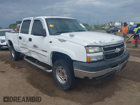 ✅ 2007 Chevrolet Silverado 2500HD LT2 • VIN: 1GCHC23U77F142552 • Лот: 42492004. Опубликован ранее на IAAI с пробегом 223 577 миль. Бесплатный доступ к архиву аукционных продаж из США и подробный отчёт об истории автомобиля на DreamBid. Изображение 1.