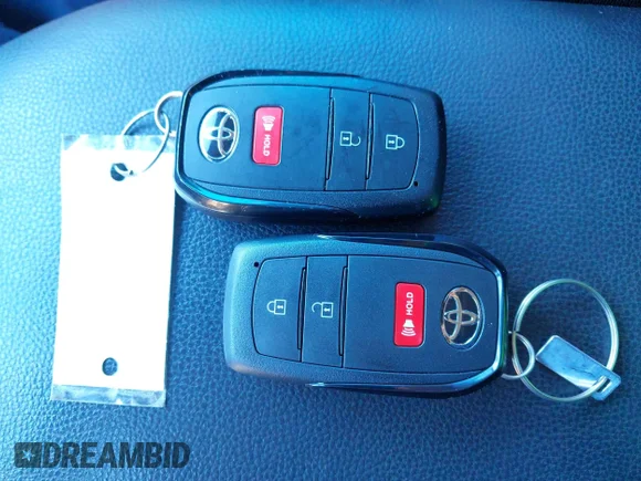 ✅ 2025 Toyota Prius LE • VIN: JTDACAAU7S3064606 • Lot: 43344867. Wystawiony na IAAI z przebiegiem 3 079 mil. Bezpłatny archiwum sprzedaży aukcyjnych z USA i szczegółowy raport historii pojazdu na DreamBid. Zdjęcie 11.