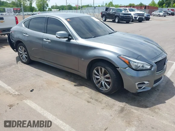 ✅ 2016 Infiniti Q70 • VIN: JN1BY1AR1GM270803 • Лот: 45081027. Опубліковано раніше на IAAI з пробігом 220 852 миль. Безкоштовний доступ до архіву аукціонних продажів зі США та докладний звіт про історію автомобіля на DreamBid. Зображення 1.