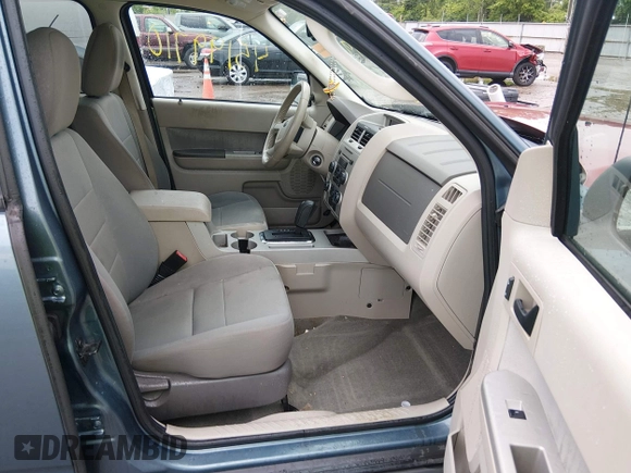 ✅ 2010 Ford Escape XLT • VIN: 1FMCU0D78AKC64609 • Lot: 45199710. Wystawiony na IAAI z przebiegiem 107 196 mil. Bezpłatny archiwum sprzedaży aukcyjnych z USA i szczegółowy raport historii pojazdu na DreamBid. Zdjęcie 5.