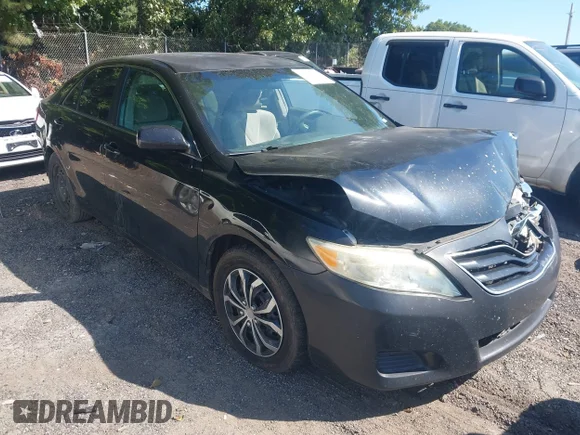 ✅ 2010 Toyota Camry • VIN: 4T1BF3EK4AU109764 • Lot: 43195704. Wystawiony na IAAI z przebiegiem 338 923 mil. Bezpłatny archiwum sprzedaży aukcyjnych z USA i szczegółowy raport historii pojazdu na DreamBid. Zdjęcie 1.