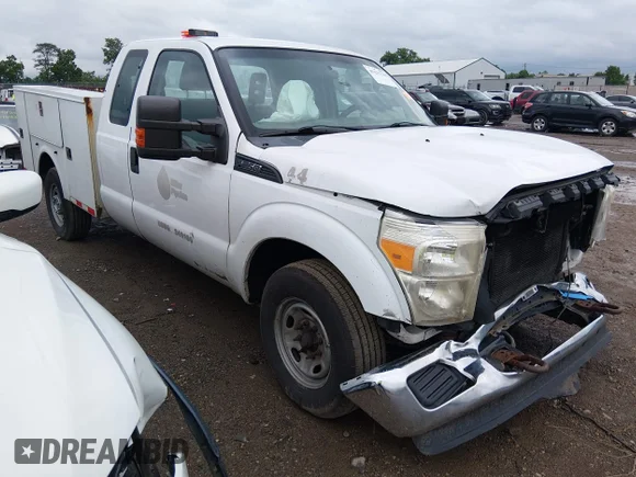 ✅ 2014 Ford F-250 XL • VIN: 1FT7X2A62EEB39047 • Lot: 45421798. Wystawiony na IAAI z przebiegiem 288 675 mil. Bezpłatny archiwum sprzedaży aukcyjnych z USA i szczegółowy raport historii pojazdu na DreamBid. Zdjęcie 1.