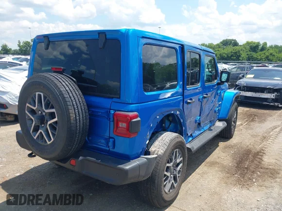 ✅ 2024 Jeep Wrangler Sahara • VIN: 1C4PJXEG9RW370965 • Lot: 42712632. Wystawiony na IAAI z przebiegiem 2 113 mil. Bezpłatny archiwum sprzedaży aukcyjnych z USA i szczegółowy raport historii pojazdu na DreamBid. Zdjęcie 4.